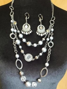 Elegant Silver-Tone Multi-Strand Necklace & Earring Set - Silver